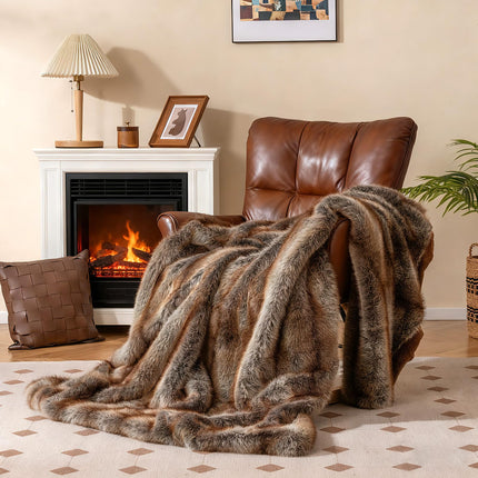 Dreamade 780GSM Soft Plush Fuzzy Luxury Faux Fox Fur Blanket for Sofa